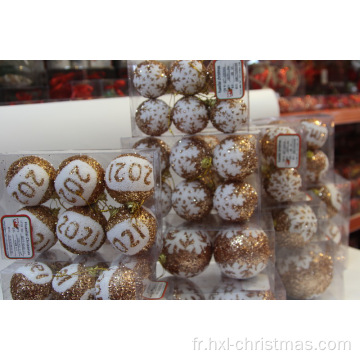 Décoration de boule de mousse de Noël